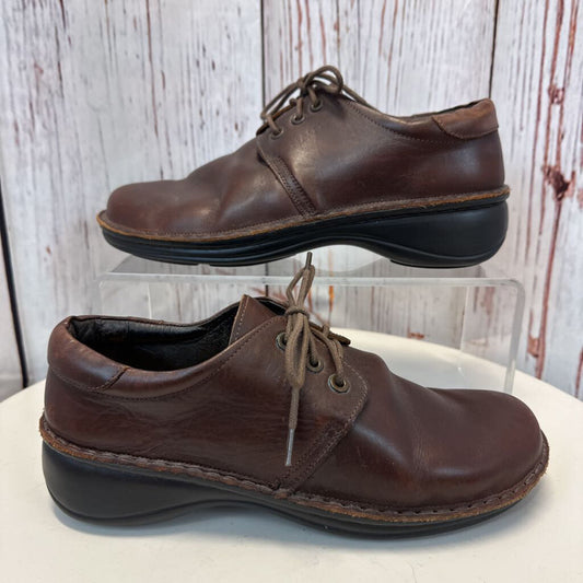 NAOT BROWN LEATHER SHOES SIZE 10 TC3