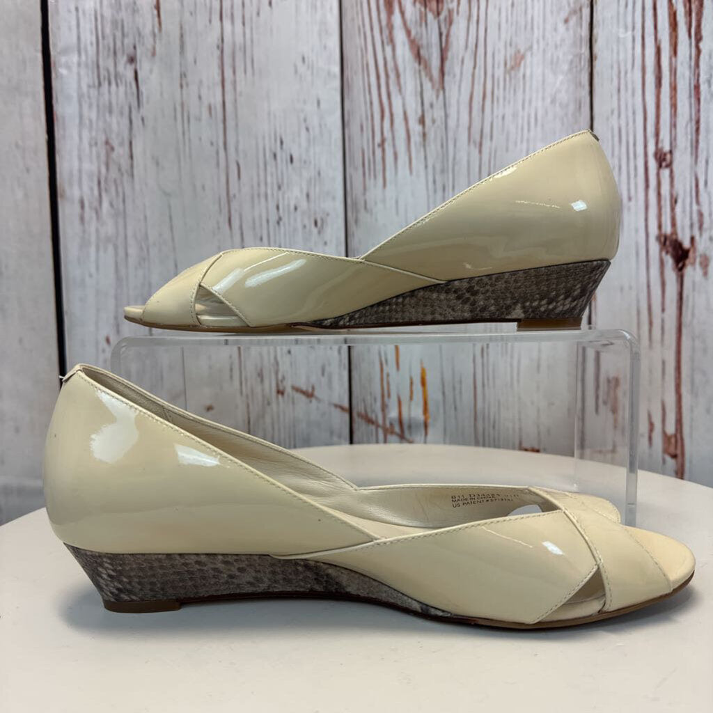 COLE HAAN BEIGE PATENT LEATHER WEDGE HEELS SIZE 9.5 TC3
